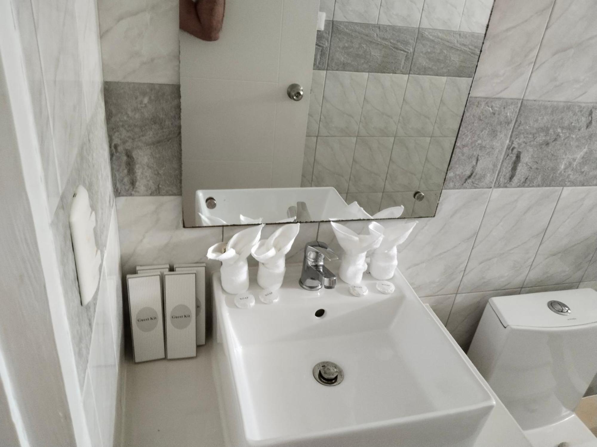 Alona Garden Suites Panglao Bagian luar foto
