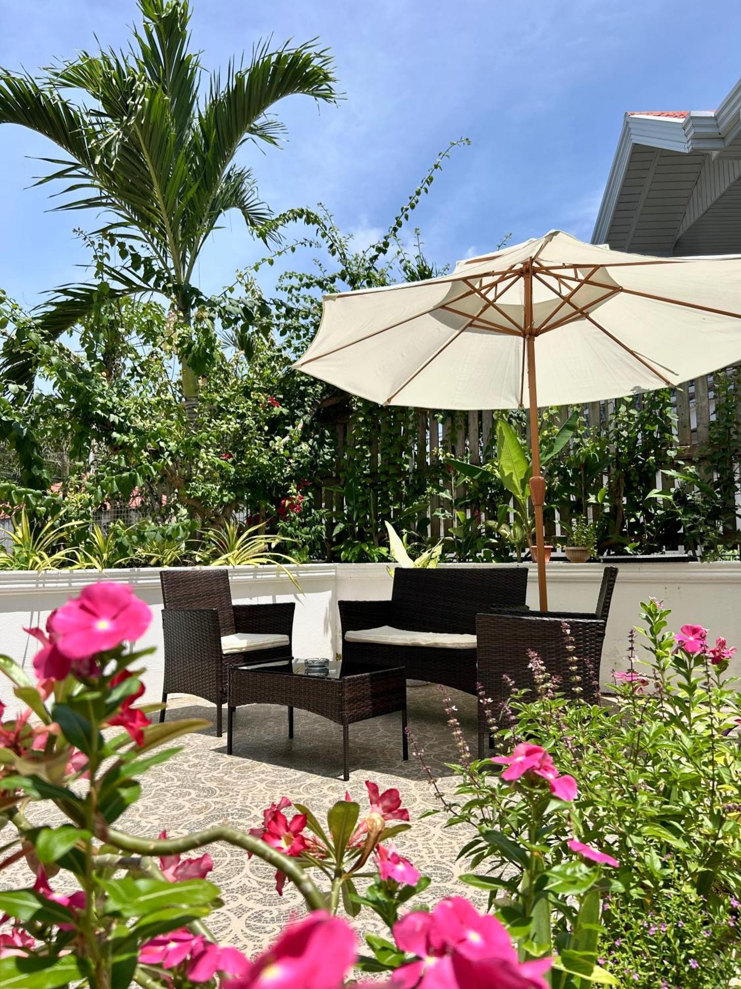 Alona Garden Suites Panglao Bagian luar foto