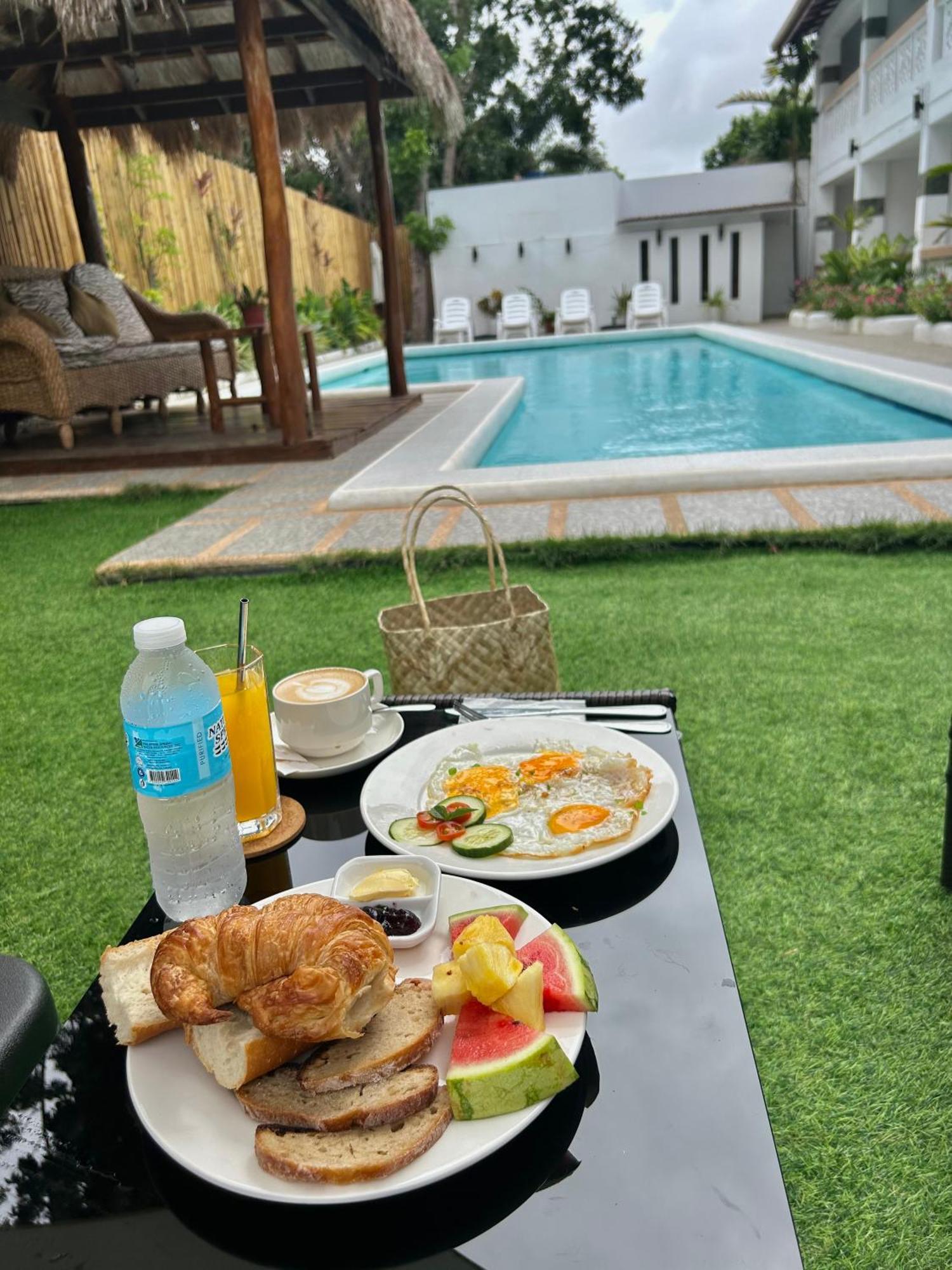 Alona Garden Suites Panglao Bagian luar foto